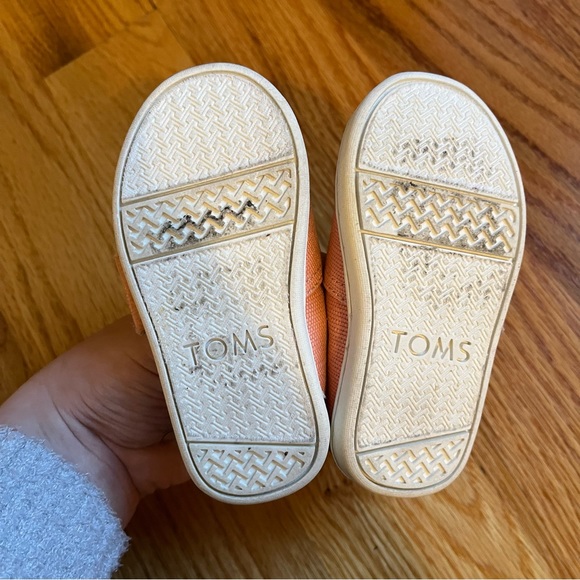TOMS pink alpargatas shoes size toddler 5 - Picture 4 of 5